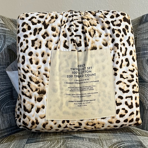 Rebecca Minkoff “ Twin Quilt set “ 2 pieces. 100 % cotton - Picture 4 of 6